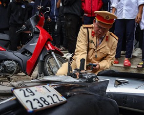 Con đi xe vi phạm giao thông, hơn 45.000 phụ huynh bị cảnh sát mời làm việc trong 1 ngày