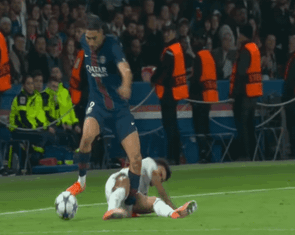 Hakimi bật khóc do đau đớn sau pha vào bóng triệt hạ của Diaz