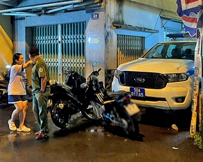 Mới sáng bày ra nhậu hát karaoke, ở cùng nhà phải nói chuyện với nhau qua tin nhắn vì quá ồn