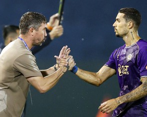 HLV Harry Kewell và Đỗ Hoàng Hên hồi sinh CLB Hà Nội