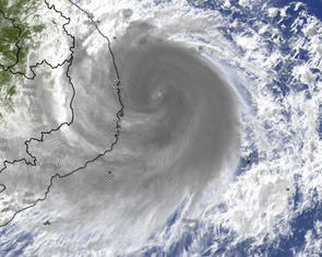 Hoàn lưu bão Kalmaegi quét tới Nam Bộ, TP.HCM, trời tối dần, dự báo mưa to