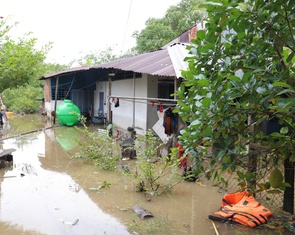 Chính quyền hỗ trợ dân gia cố sau vụ vỡ đê bao ở cồn Sơn