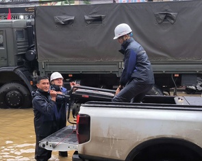 Các nhà mạng triển khai xe phát sóng dã chiến ứng phó với bão số 13