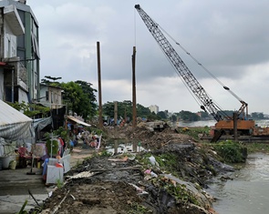 Triều cường liên tục ‘tấn công’, dự án kè quanh Thanh Đa sao mãi chưa xong?