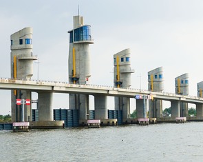 Đóng 9 đến 11 van cống Cái Lớn - Cái Bé để điều tiết nước, hạn chế ngập úng do triều cường