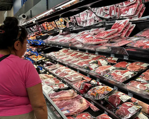 Ông Trump lo lắng đến cả miếng thịt bò cho người dân Mỹ