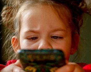 Đan Mạch cấm trẻ em dưới 15 tuổi dùng mạng xã hội