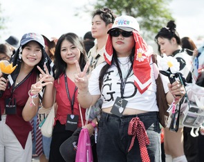 Fan Việt hò reo 'anh Long, anh Long', G-DRAGON bối rối, fan nước ngoài kiểu, ủa, sao alo, alo?