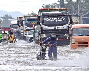Philippines sơ tán hơn 100.000 người, hủy 300 chuyến bay do bão Phượng Hoàng