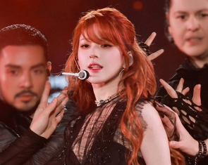 Triệu Lộ Tư bật khóc trong concert: 'Tôi từng nghĩ sẽ giải nghệ'