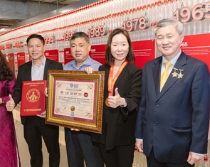 Coca-Cola Việt Nam xác lập kỷ lục với tác phẩm nghệ thuật từ bao bì nhựa tái chế