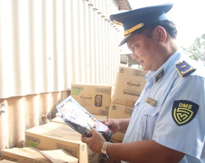 Tây Ninh phát hiện hộ kinh doanh thuốc bảo vệ thực vật chứa chất cấm, đường cát lậu