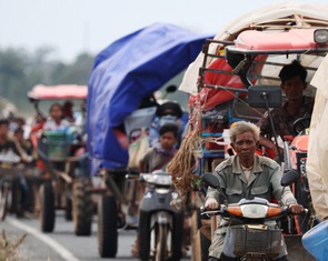 Công dân Việt Nam tại biên giới Thái Lan - Campuchia được sơ tán đến nơi an toàn