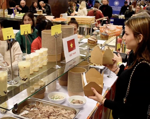 Quảng bá phở ở Ba Lan, phường Xuân Hòa thử thách cộng đồng, ShopeeFood ưu đãi khách đặt phở