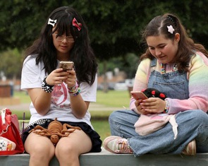 Mạng xã hội và thanh thiếu niên: An toàn kiểu Úc