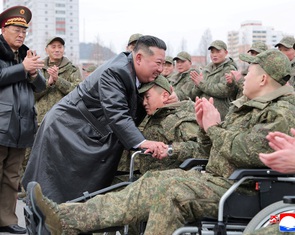 Ông Kim Jong Un tuyên dương binh sĩ Triều Tiên trở về từ chiến trường Nga