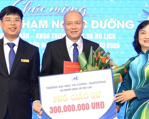 Nhiều trường đại học thưởng hàng trăm triệu đồng cho tân giáo sư, phó giáo sư