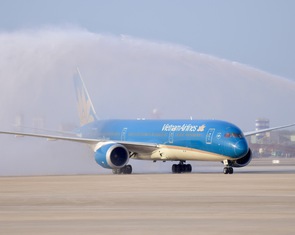 Máy bay Boeing 787 đã hạ cánh an toàn xuống sân bay Long Thành lúc 16h hôm nay