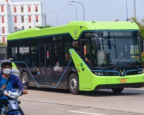 Đến năm 2030, 100% xe công vụ ở TP.HCM sử dụng điện, năng lượng xanh