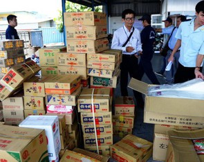 Chính phủ siết chặt mặt trận chống buôn lậu, hàng giả