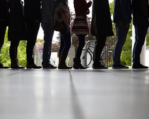 Nghề xếp hàng chuyên nghiệp: Thời gian là vàng, ai mua thì bán