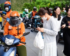 Sàn thương mại điện tử lại tăng phí trước cao điểm mua sắm cuối năm