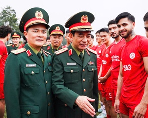 Bộ trưởng Bộ Quốc phòng gặp mặt, động viên CLB Thể Công - Viettel