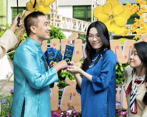 Một trường đại học ở TP.HCM thưởng Tết từ lao công đến Hiệu trưởng như nhau 10 năm liền