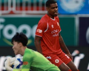 Không có thủ môn Trung Kiên, Hoàng Anh Gia Lai thua đậm