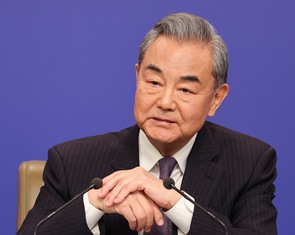 Trung Quốc nói Thái Lan, Campuchia sẵn sàng ngừng bắn sau điện đàm với ông Vương Nghị