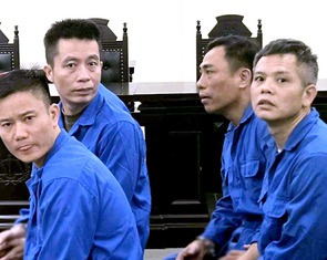 Ba cựu cán bộ công an hầu tòa vì nhận hối lộ 'tha' bốn người sử dụng ma túy trong quán karaoke