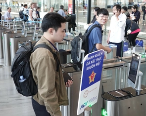 Bay thời công nghệ