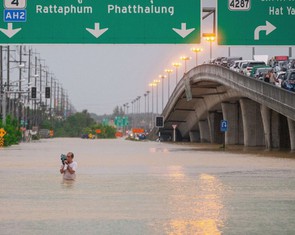 Bão lũ bất thường càn quét nhiều nước châu Á: Mô hình khí hậu 'bó tay' không còn dự báo nổi?