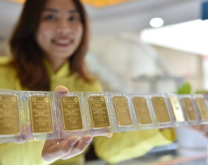 Giá vàng thế giới lấy lại đà tăng, giá vàng SJC giảm