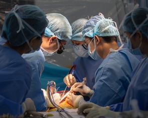 Xúc động câu chuyện thầy giáo nguy kịch, hôn mê sâu 4 ngày được sinh viên hiến gan cứu sống