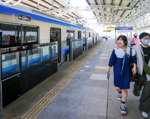 Nhìn lại 1 năm vận hành metro số 1: Những chuyến tàu đã đi vào đời sống TP.HCM