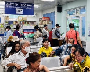 Dừng khám chữa bệnh bảo hiểm y tế ban đầu tại 4 cơ sở, quyền lợi của người dân có bị gián đoạn?