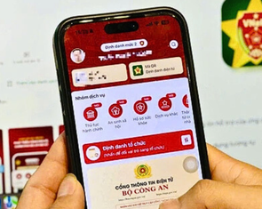 Hà Nội liên thông dữ liệu y tế, người dân có thể tra cứu sổ sức khỏe trên VNeID và iHanoi