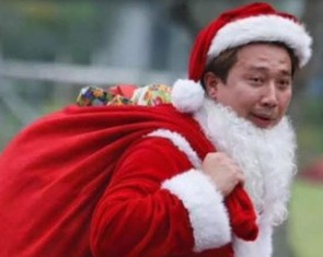 Trấn Thành hóa ông già Noel, vợ chồng Ngô Thanh Vân trang trí cây thông đón Giáng sinh