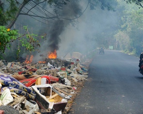 Rác thải sau lũ phủ dọc đèo D’Ran, cửa ngõ Đà Lạt nhếch nhác