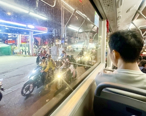 Đi xe buýt ngắm phố phường