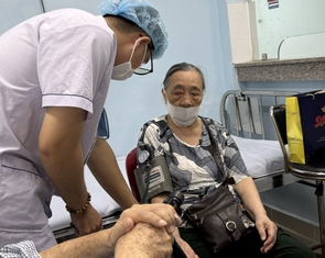 Tin tức sáng 25-12: TP.HCM hỗ trợ 100% phí bảo hiểm y tế cho 6 nhóm người yếu thế