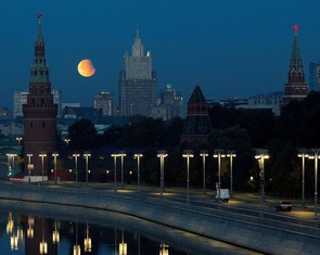 Nga lên kế hoạch xây nhà máy điện trên Mặt trăng