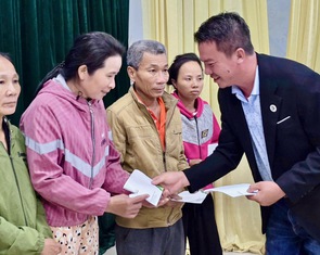 Dân vùng rốn lũ Phú Yên cũ bất ngờ với món quà tái thiết từ GREENFEED và báo Tuổi Trẻ