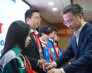 Bí thư Trung ương Đoàn biểu dương đại biểu thanh, thiếu nhi dự Đại hội Thi đua yêu nước