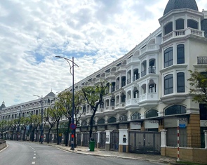 Vì sao nhà phố trong hẻm nội đô khó bán hơn nhà trong hẻm ở xã?