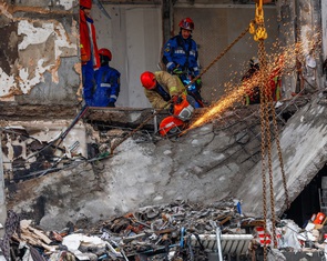 Ukraine tố Nga tập kích Kiev quy mô lớn trước cuộc gặp Trump - Zelensky