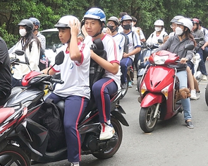 16 tuổi, học lái xe thì được, chưa nên có bằng lái xe?