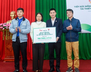 Báo Tuổi Trẻ và GREENFEED giúp đồng bào vùng cao tái thiết sau bão lũ