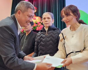 GREENFEED Việt Nam cùng báo Tuổi Trẻ tiếp sức cho bà con vùng lũ xứ Huế